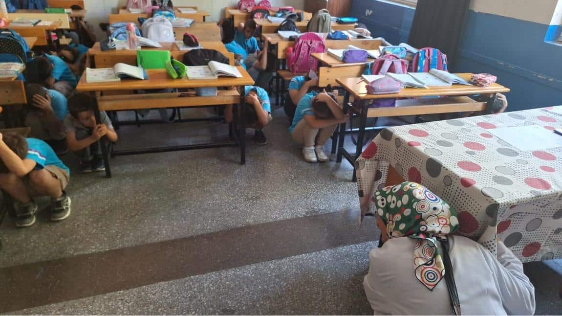 Afet Farkındalık Eğitimi Kapsamında Deprem Tatbikatı Yapıldı.